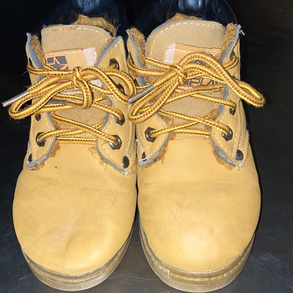fleece lined Boys work boots sz 30 kids
